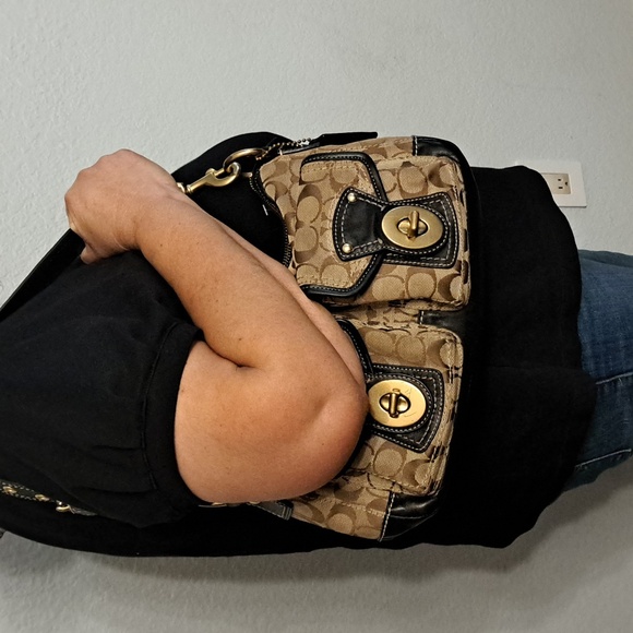 Coach Legacy Signature Shoulder Bag F12869 Beautiful🤍 - Picture 3 of 16